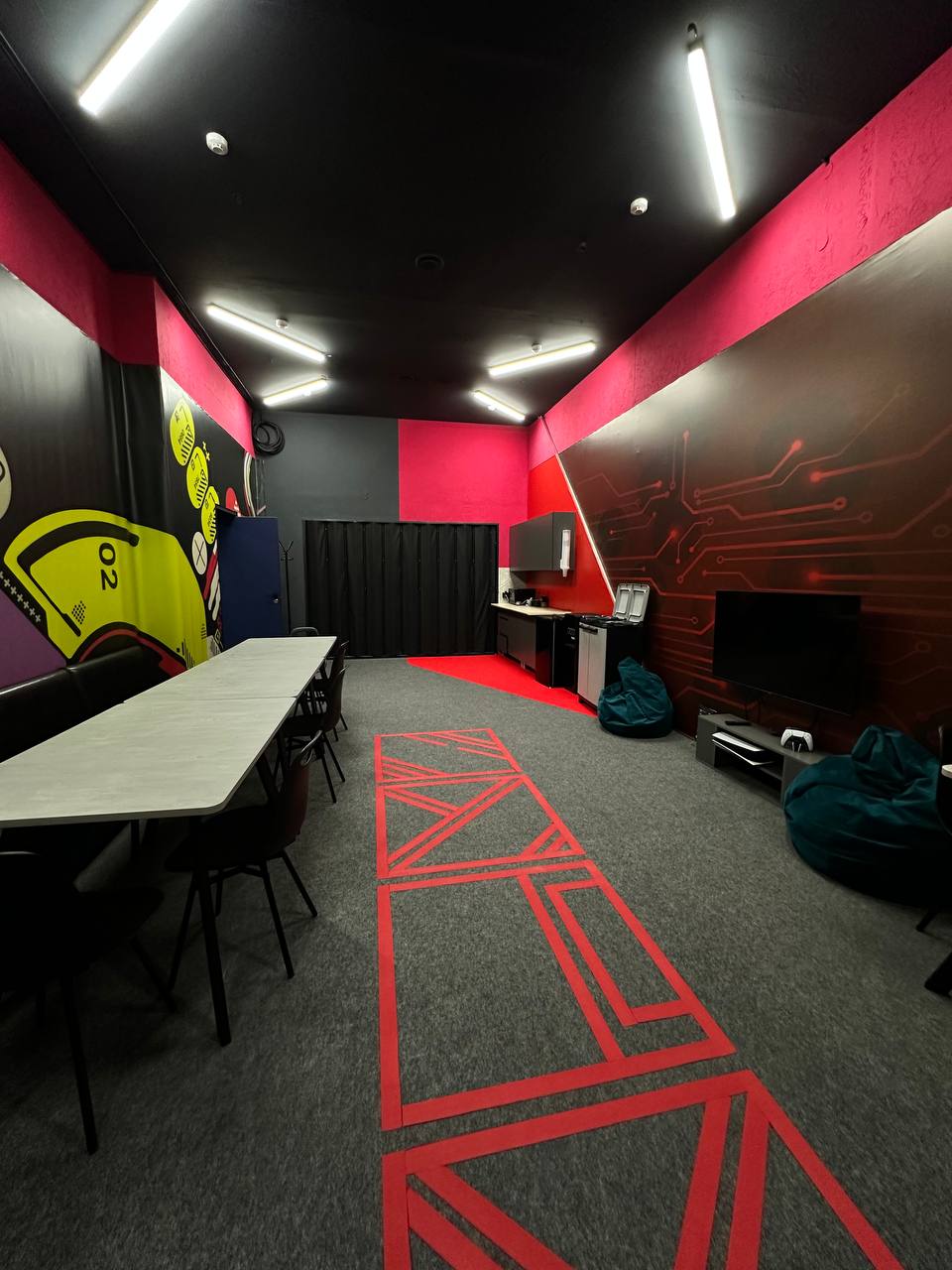 Красный лаундж